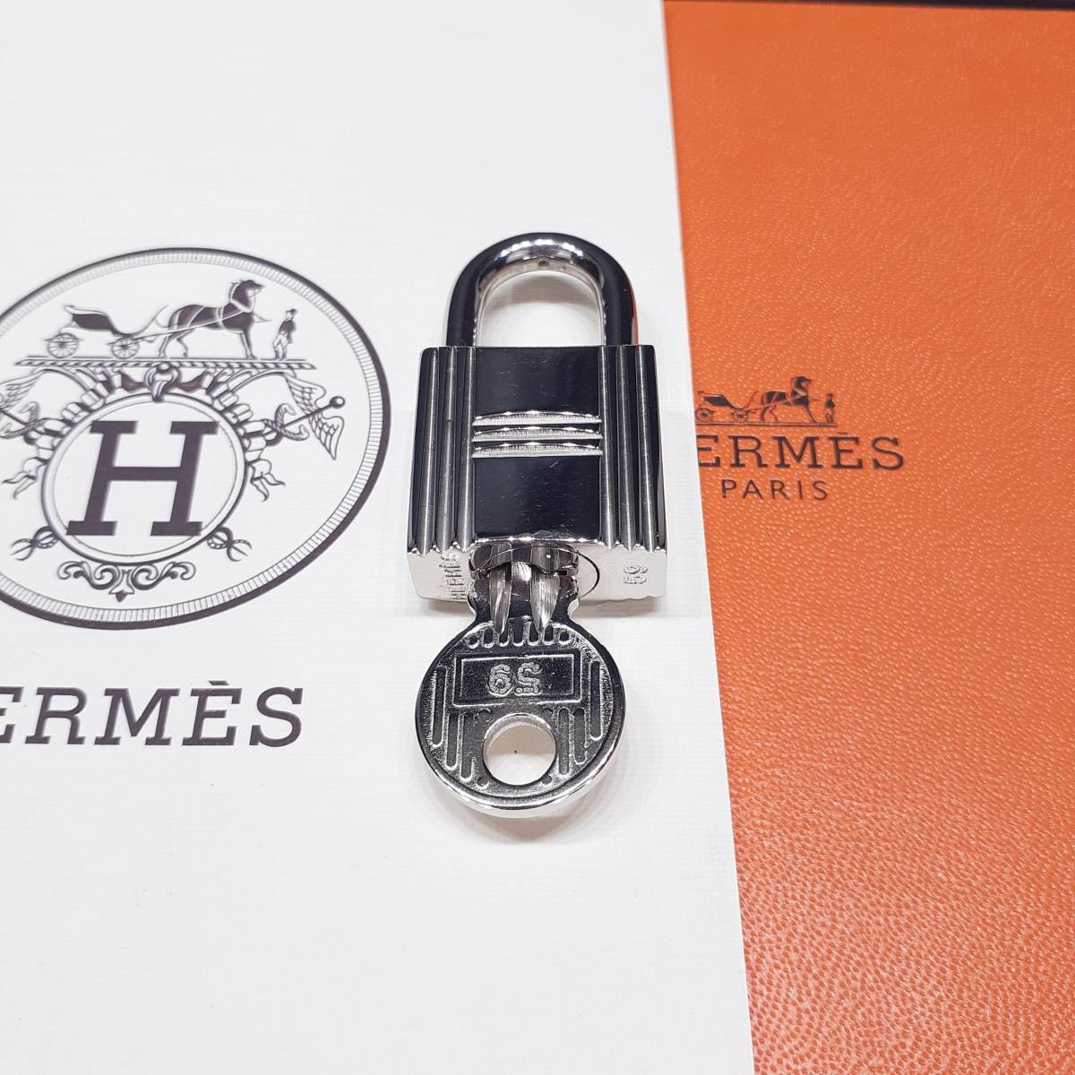 1円~】HERMES エルメス カデナ シルバー 鍵1本付き バッグチャーム