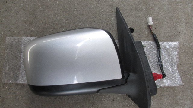 NV350 premium GX right side door mirror lens crack none silver selling out postage included 