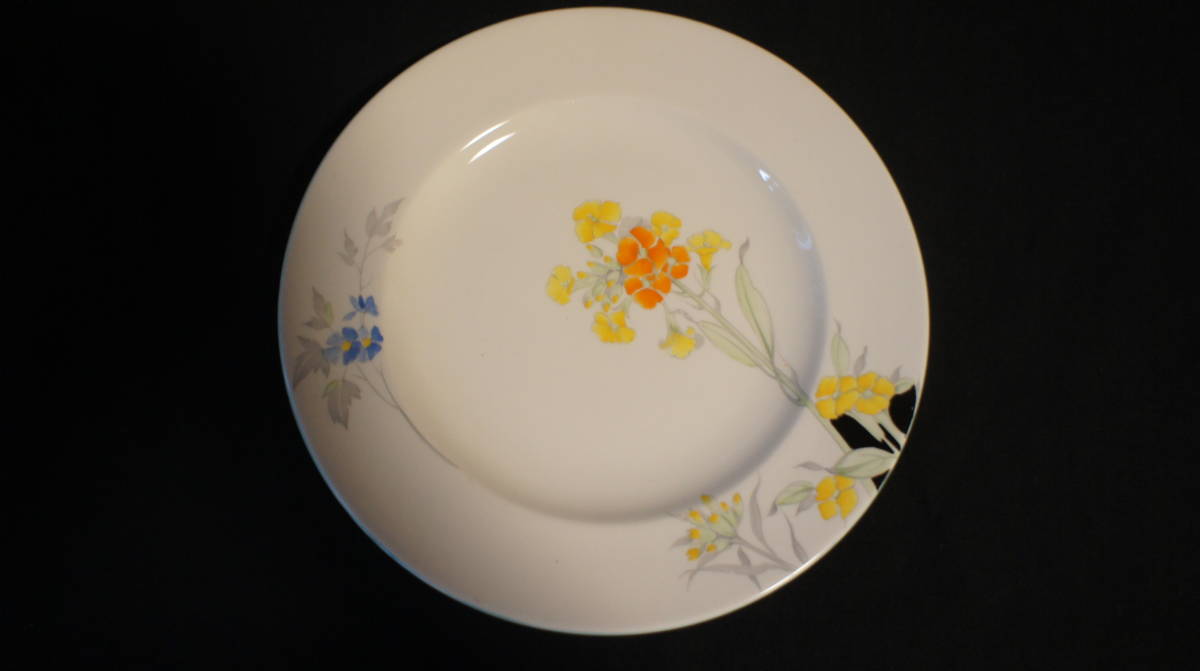 英国　人気のシェリー　ビンテージの皿　さすがのデザイン　優雅な花柄の大皿　２３ｃｍ　割れ、カゲなし　迅速発送_画像1