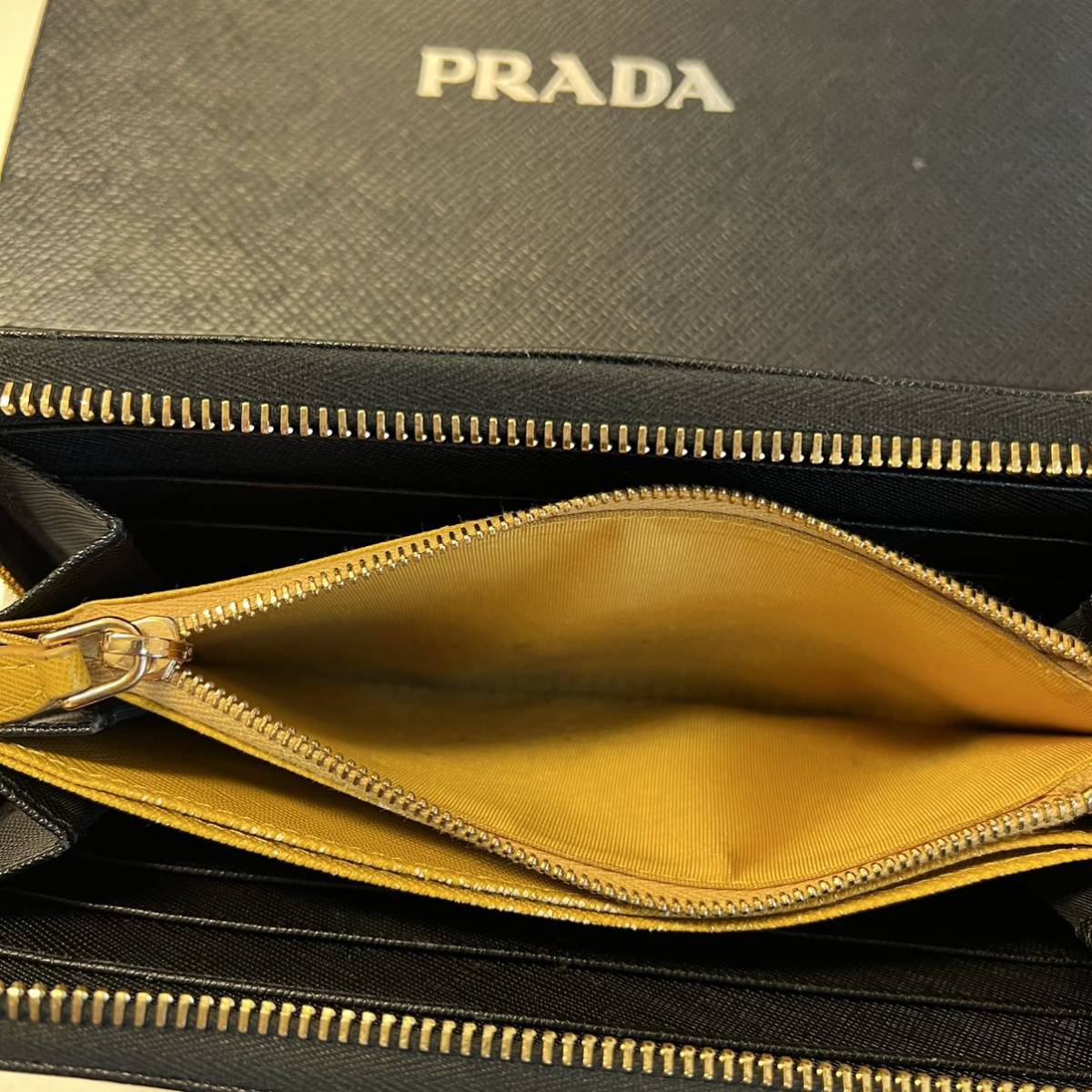 未使用に近い‼️ プラダ　PRADA 長財布　サフィアーノ　ラウンドファスナー