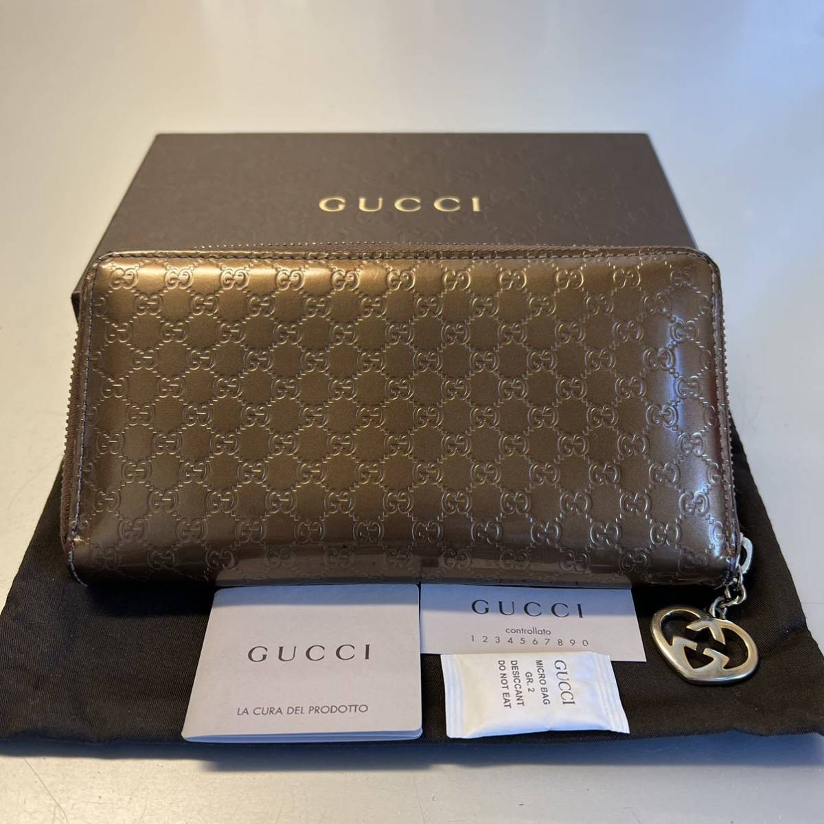 未使用に近い！ グッチ GUCCI 財布 長財布 マイクロGG ハート金具 ラウンドファスナー