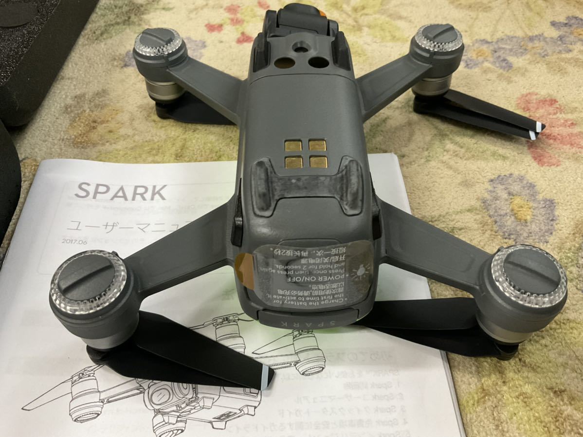 DJI スパーク グリーン ドローン 未使用品 電池チェック済み DJI スパーク グリーン ドローン 未使用品 電池チェック済み
