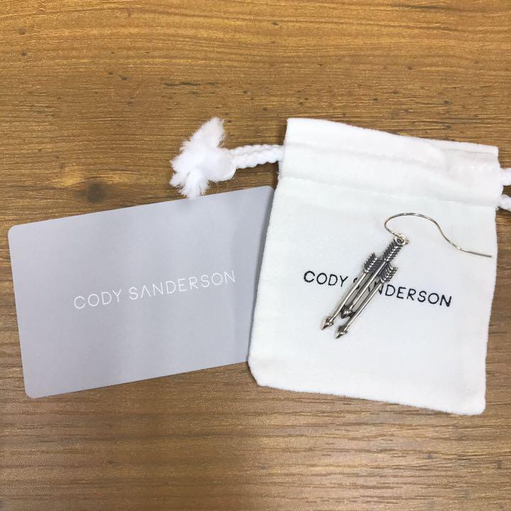 高質で安価 Cody 片耳ピアス Straight Earring Arrow Triple Sanderson ...