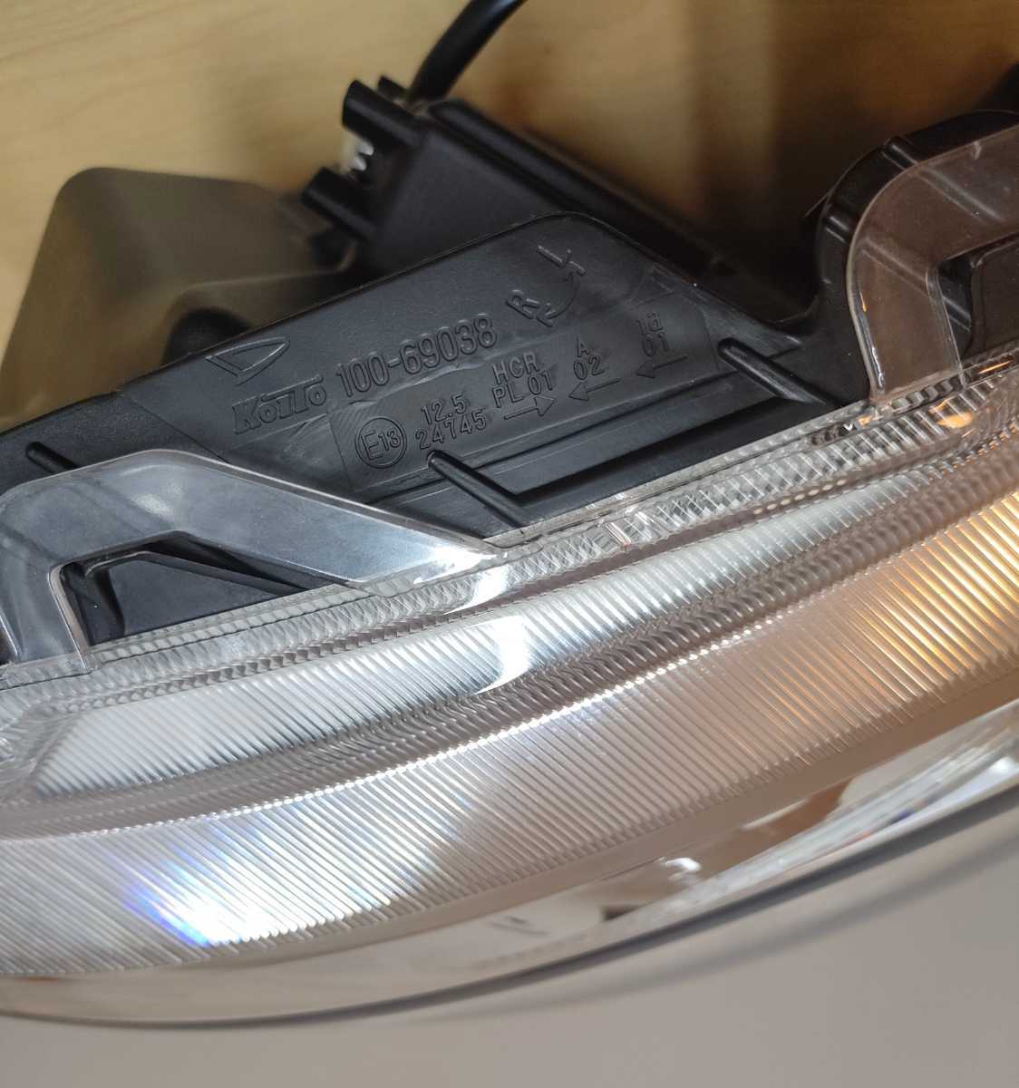 美品)ダイハツ ムーヴキャンバス 純正 LED ヘッドライト 右 LA800S