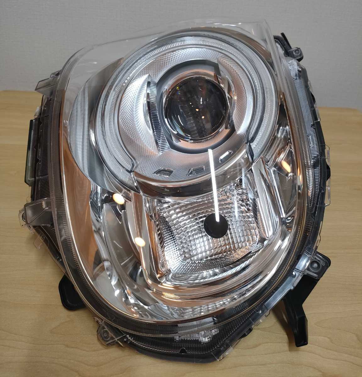 美品)ダイハツ ムーヴキャンバス 純正 LED ヘッドライト 右 LA800S