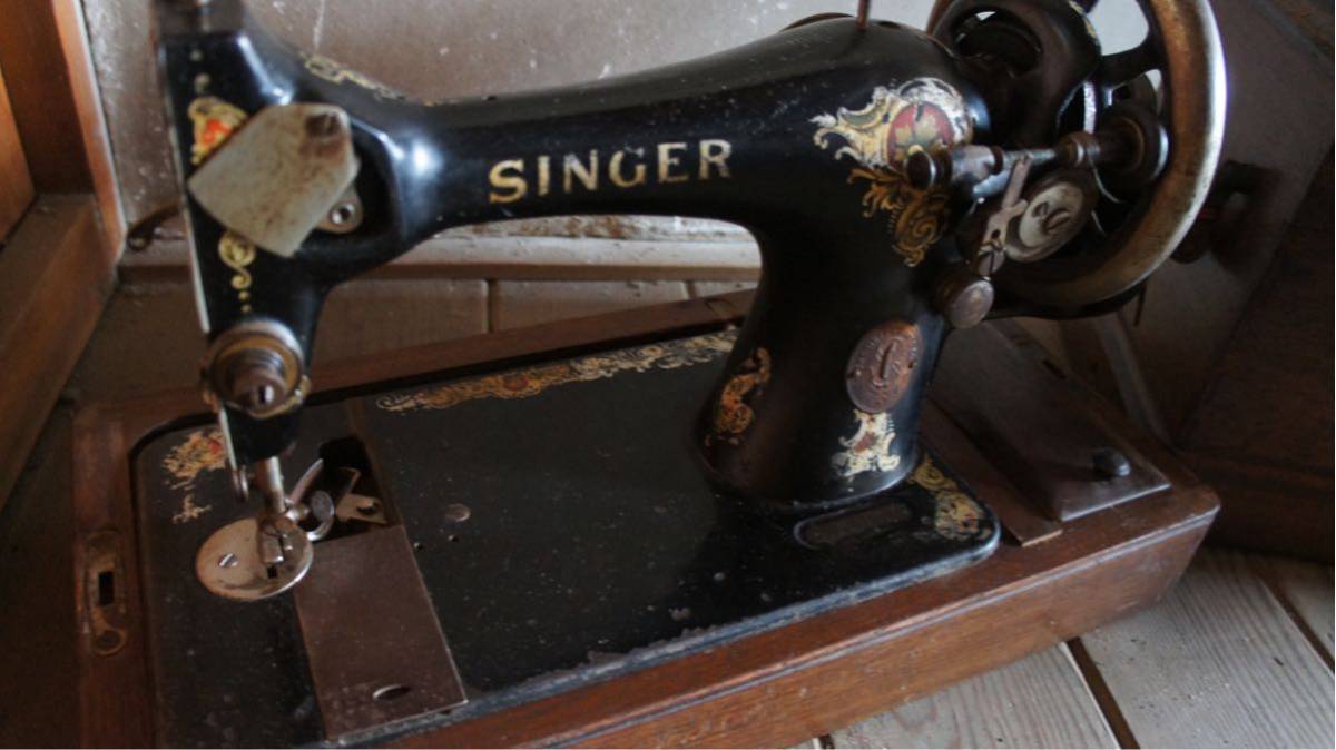 100 year front SINGER box attaching singer sewing machine manual sewing machine antique antique sewing machine Showa Retro retro hand turning 