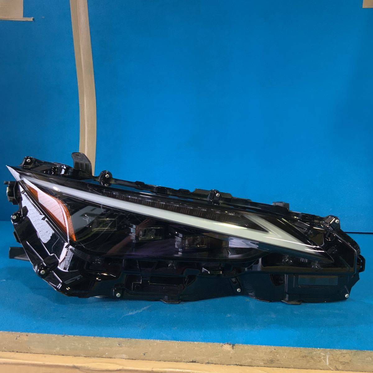 2】レクサス IS ASE30 AVE30 LED3眼 後期 純正 右ヘッドライト