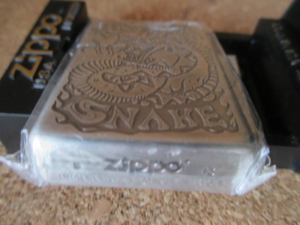 ZIPPO 『RATTLE SNAKE ラトルスネーク ガラガラヘビ 蛇』2013年2月製造 コブラ ハブ マムシ オイルライター ジッポー 廃版激レア 未使用品_画像3