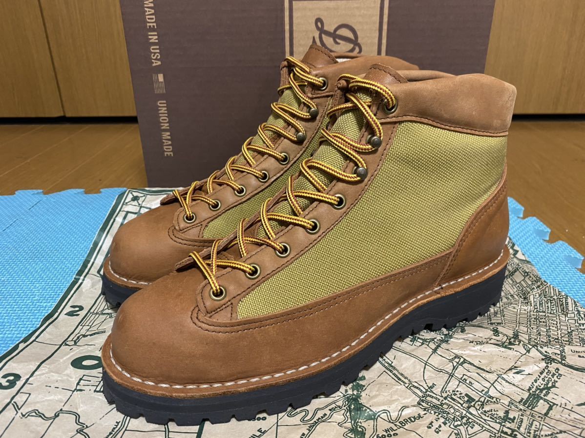定番スタイル お得な割引クーポン発行中 DANNER LIGHT REVIVAL 30422