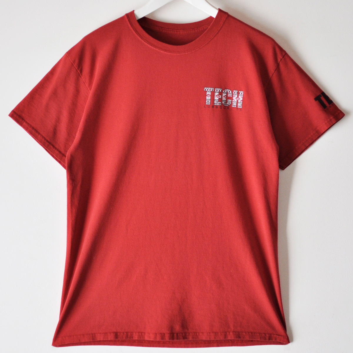 90s テキサス工科大学 カレッジ Tシャツ レッド ネイティブ柄ロゴ バックプリント / ヴィンテージ 00s Texas Tech University_画像2