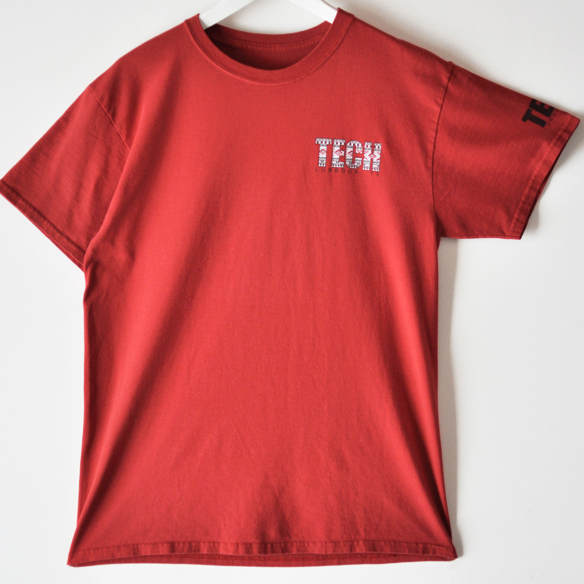 90s テキサス工科大学 カレッジ Tシャツ レッド ネイティブ柄ロゴ バックプリント / ヴィンテージ 00s Texas Tech University_画像9