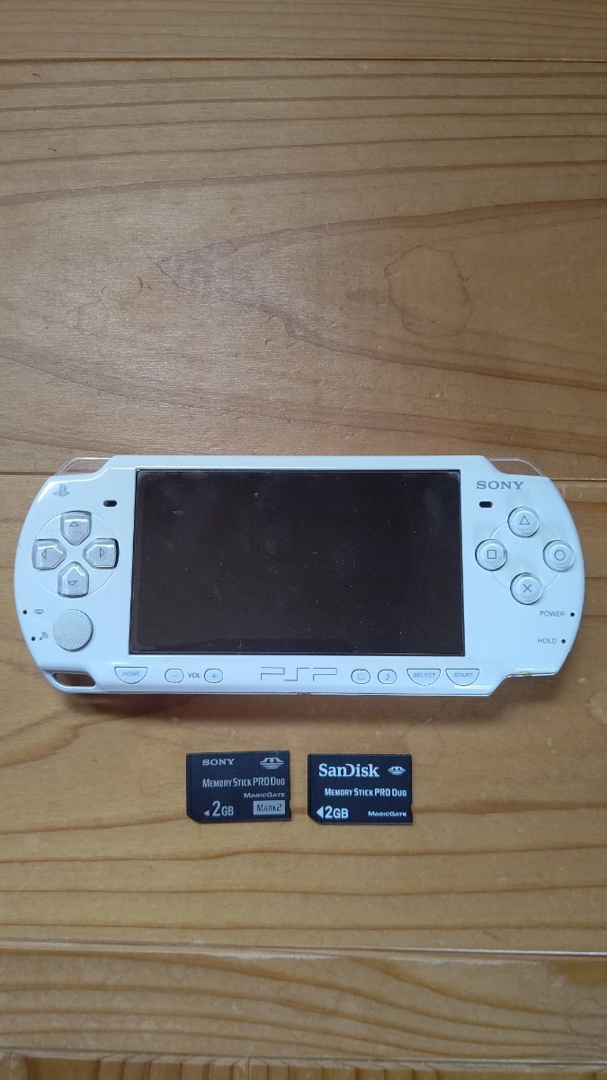 ジャンク品 PSP-2000本体、メモリーカード付き