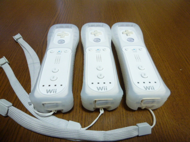 RSJ091【送料無料 即日配送 動作確認済】Wii リモコン ストラップ　ジャケット　3個セット ホワイト　白　セット　リモコンカバー