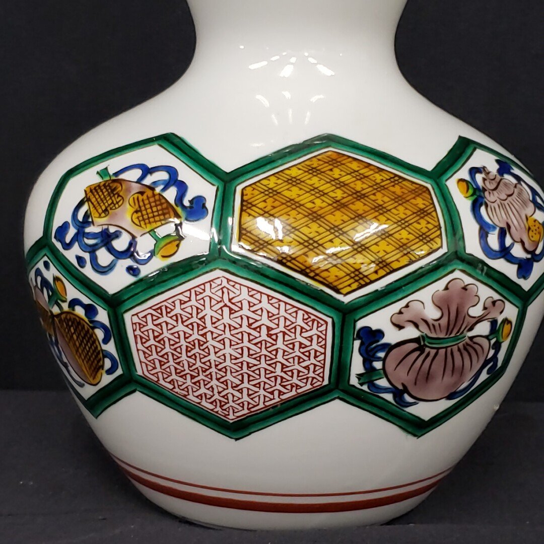 九谷焼 酒瓶 浅蔵五十吉 亀甲宝文 色絵磁器 染錦 酒器 文化功労者 日本