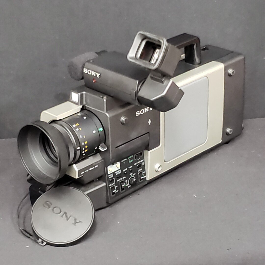 8ミリビデオカメラ SONY CCD-V100 Video8 PRO 8㎜ バッテリー ビデオカメラ ケース付 付属品 [120i1770]