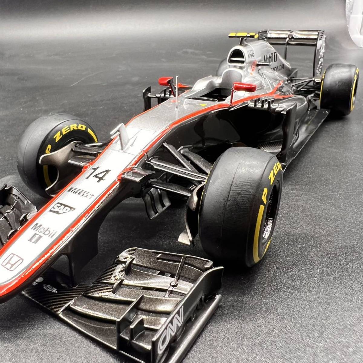 Yahoo!オークション - エブロ 1/20 マクラーレン・ホンダ MP4-30 Yahoo!オークション - エブロ 1/20 マクラーレン・ホンダ MP4-30