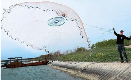 S083　　投網　直径5.4メートル　シンカー（おもり）付き キャスティングネット　投げ網　漁具　漁業　魚とり_画像2