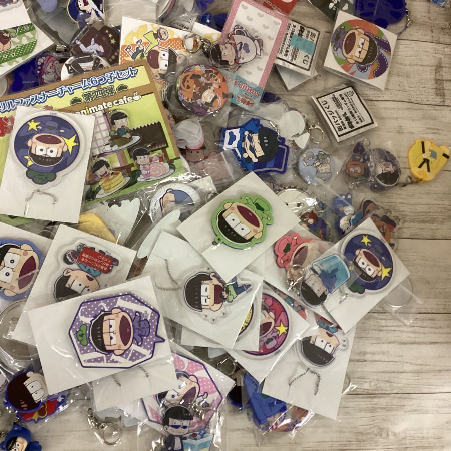 現状】 おそ松さん グッズ まとめ売り 缶バッジ アクキー ラバスト 他