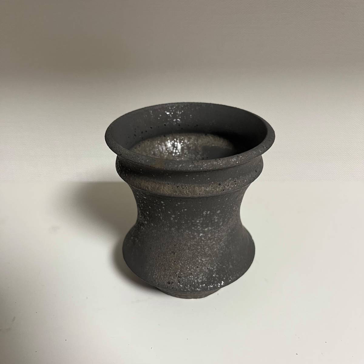 新作グッ カタチ製作所 Mederu pot バレル XL マイカブラック 鉢 