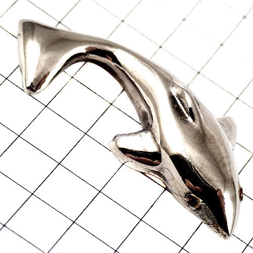 ピンバッジ・銀色のイルカ魚ドルフィン一頭◆フランス限定ピンズ◆レアなヴィンテージものピンバッチ_画像1