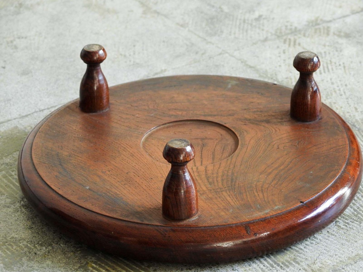豊富な定番 ヤフオク! - ふるい木味 ケヤキのみつあし展示台 / 欅 無垢材... HOT特価