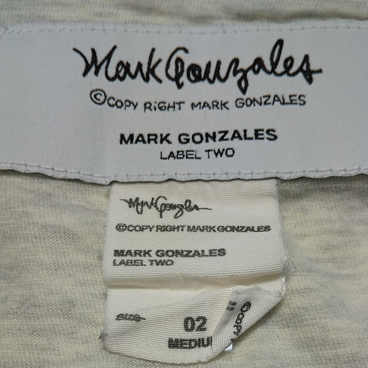 マークゴンザレス半袖TシャツM-L ライト霜降グレー　ポケットから覗くブルテリアがかわいい！　裾にMark Gonzales刺繍入