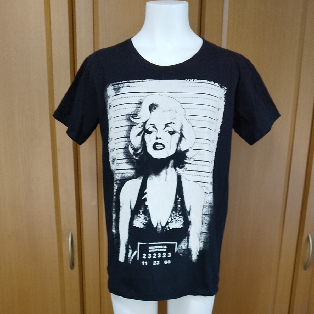 マリリンモンロー半袖TシャツM-L 黒 刑務所収監プリント マリリンモンロー半袖TシャツM-L 黒 刑務所収監プリント