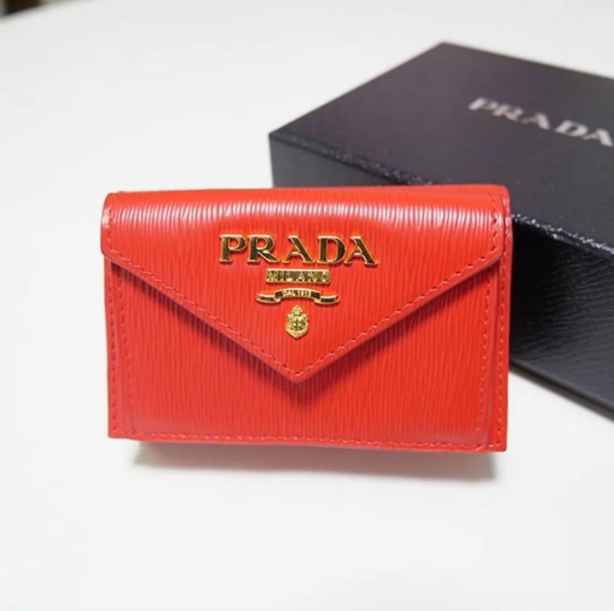 ミラノでしか買えないタイプ】 PRADA プラダ 財布 LACCA1 フラップ