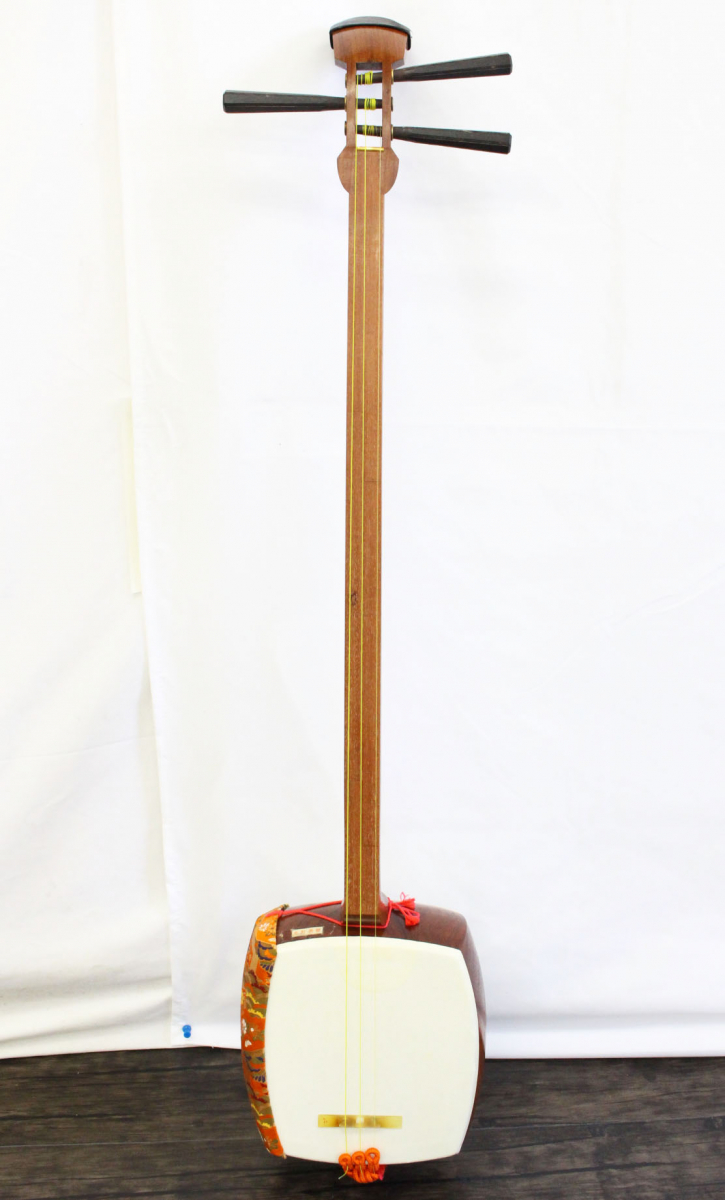 行董】 三味線 弦楽器 和楽器 伝統楽器 民謡 短棹 全長約96.0cm 撥