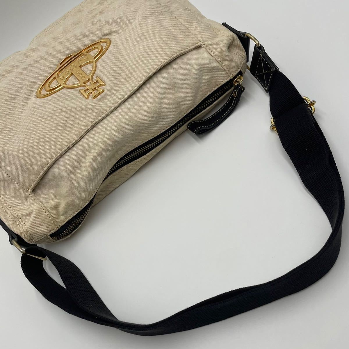 極美品 ヴィヴィアンウエストウッド ショルダーバッグ オーブ金具 極美品 ヴィヴィアンウエストウッド ショルダーバッグ オーブ金具