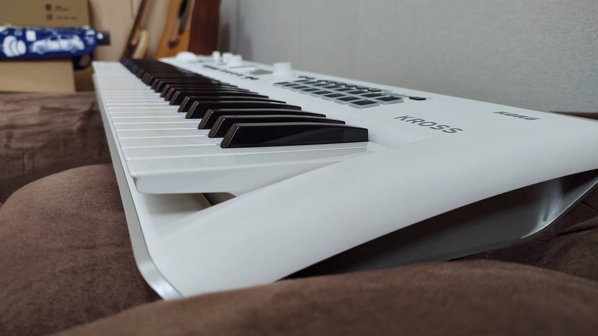 送料無料) KORG KROSS2-61 (KROSS2-61-SC 限定ホワイト)【ケース