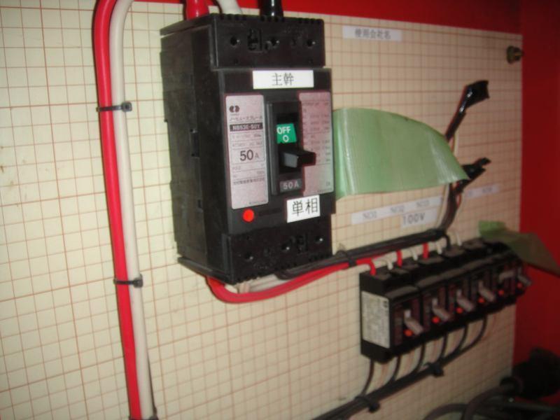 2A【棚28687有】工事現場用仮設電源盤 単相200V 50A 2A【棚28687有】工事現場用仮設電源盤 単相200V 50A