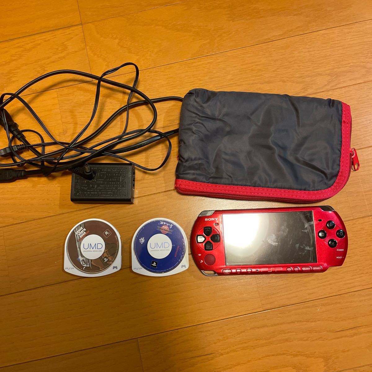 PSP本体　ソフト2個　PSPケース　充電器