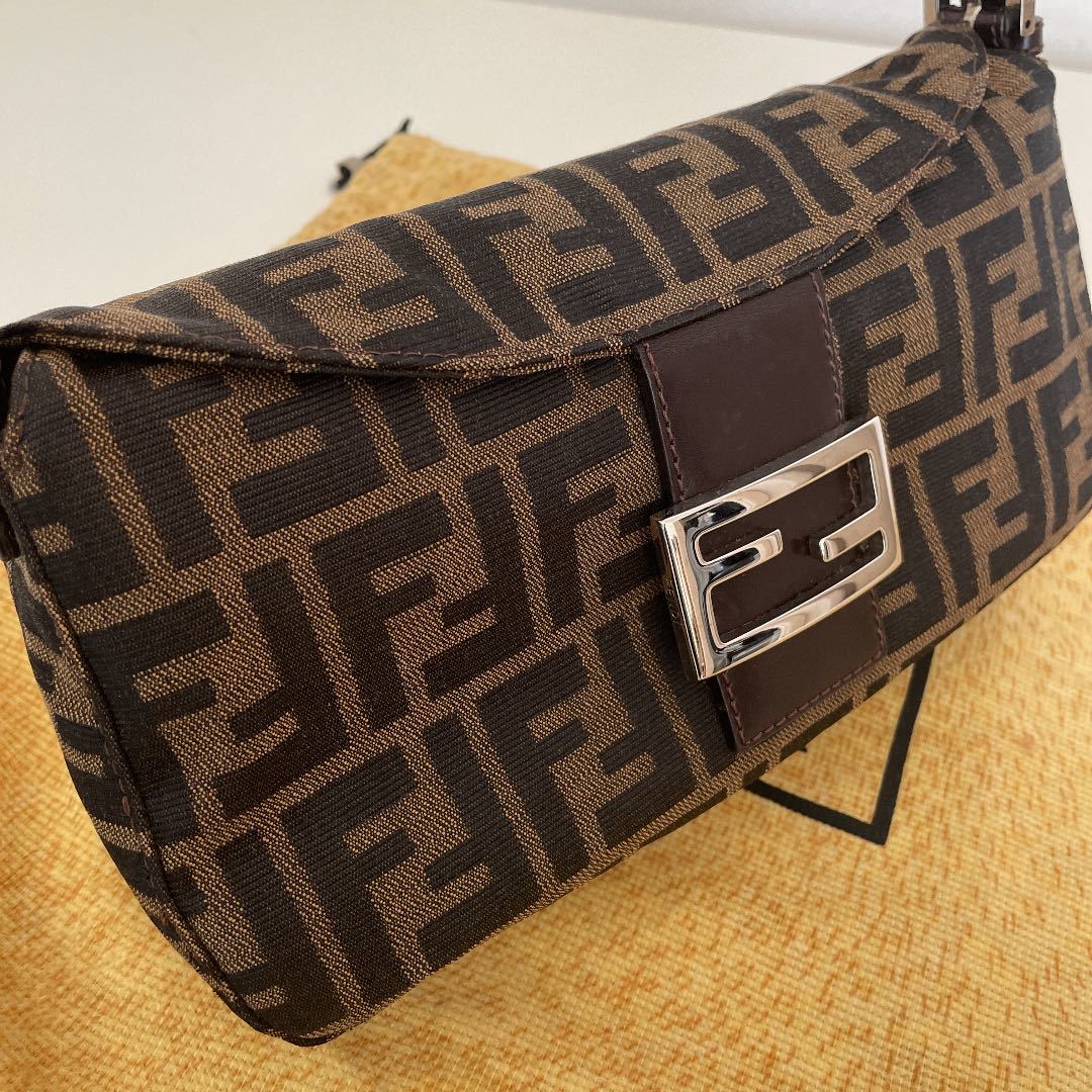 送料無料】希少☆美品☆FENDI フェンディ ズッカ柄 ショルダーバッグ