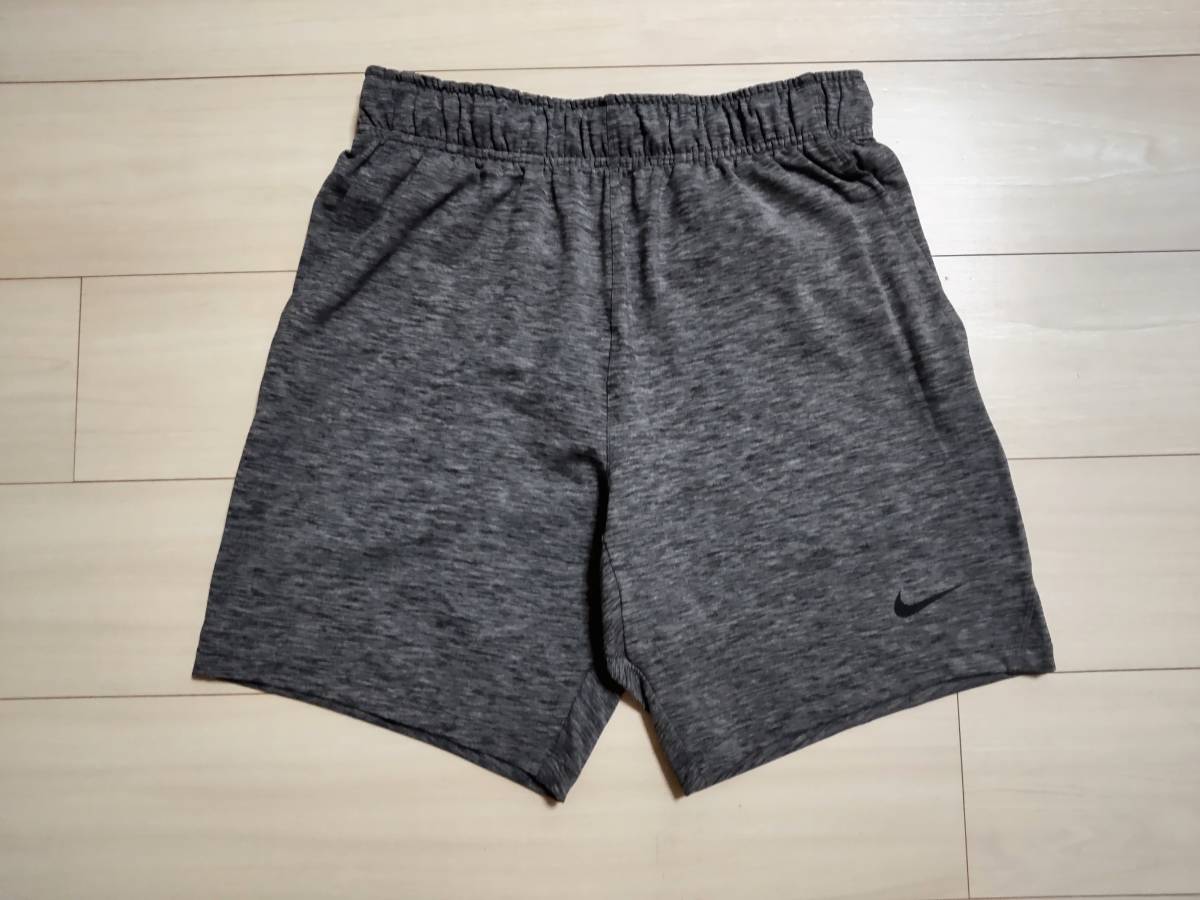 ★新品　ナイキ　NIKE　ヨガショートパンツ　★NIKE YOGA　★Dri-FIT使用　★ストレッチ地　★Mサイズ_画像1