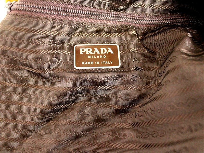 美品☆PRADA【プラダ】トートバッグ☆黄緑☆ナイロン☆テスート 美品☆PRADA【プラダ】トートバッグ☆黄緑☆ナイロン☆テスート