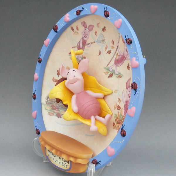  Disney Piglet figure plate Bradford Exchange 2002 year individual number entering [Some Days You Could Use a Little Lift]