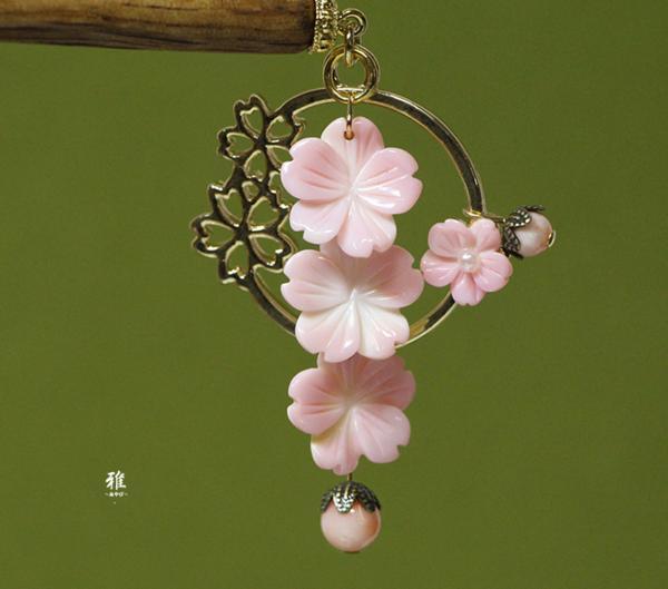 【 雅 】 ”薫り立つ枝垂れ桜”極上天然コンク貝＆深海本珊瑚 かんざし