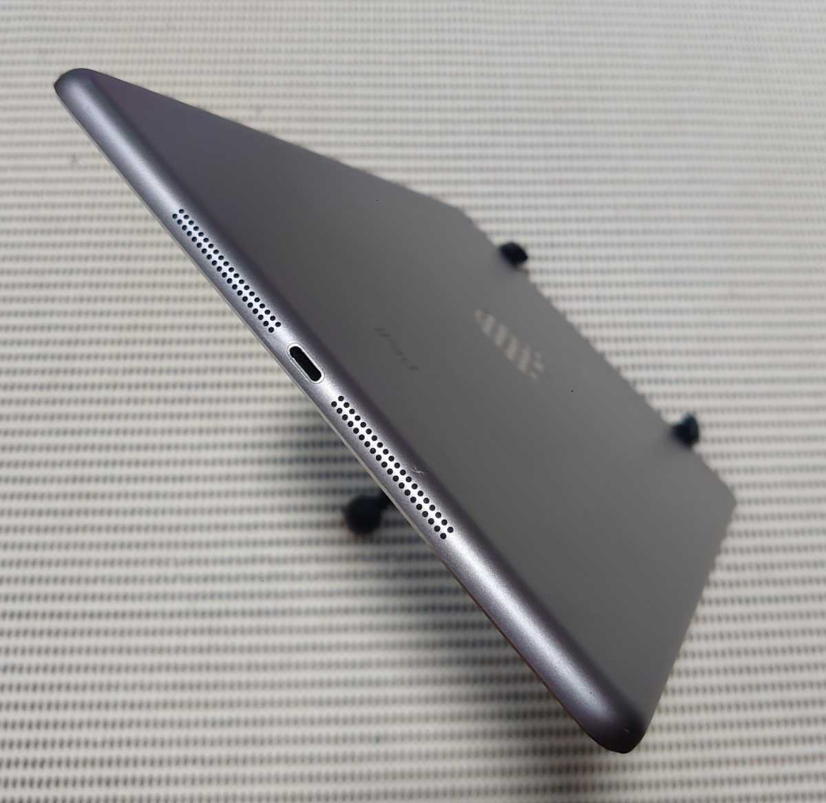 最大90%OFFクーポン 完動品液晶無傷iPad Air A1474 本体32GBシルバーWi-Fiモデル asakusa.sub.jp