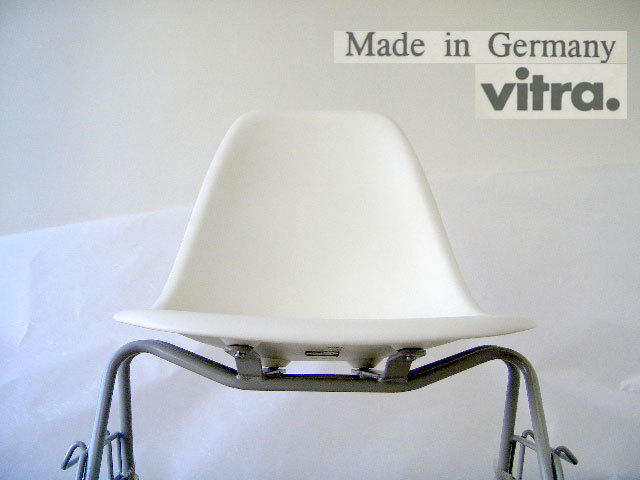 独特な店 □Vitra Charles&Ray Eames Shell Chair Stacking Base