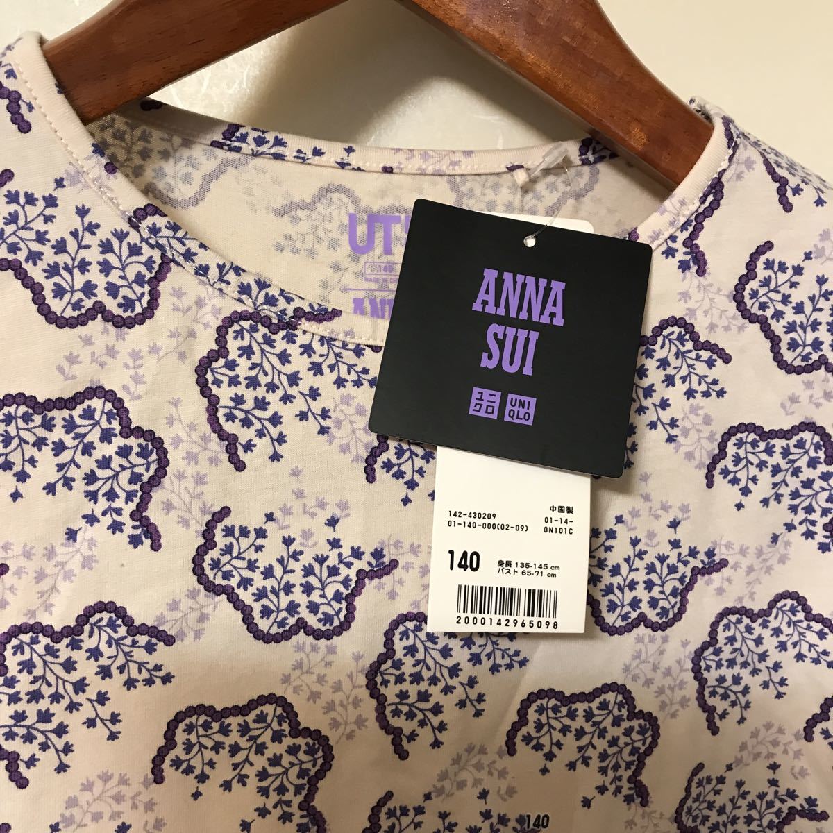 ユニクロ　アナスイ　女児用半袖Tシャツ　サイズ140 新品タグ付き_画像2