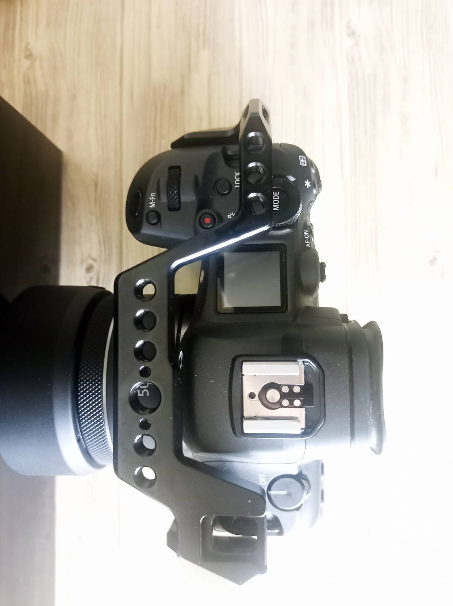 【送料無料】【スペシャルセット】EOS R5 ミラーレス 一眼レフカメラ+RF 50mm F1.8 STMレンズ+SUNEAST ULTIMATE PRO Type B 512GB_画像4