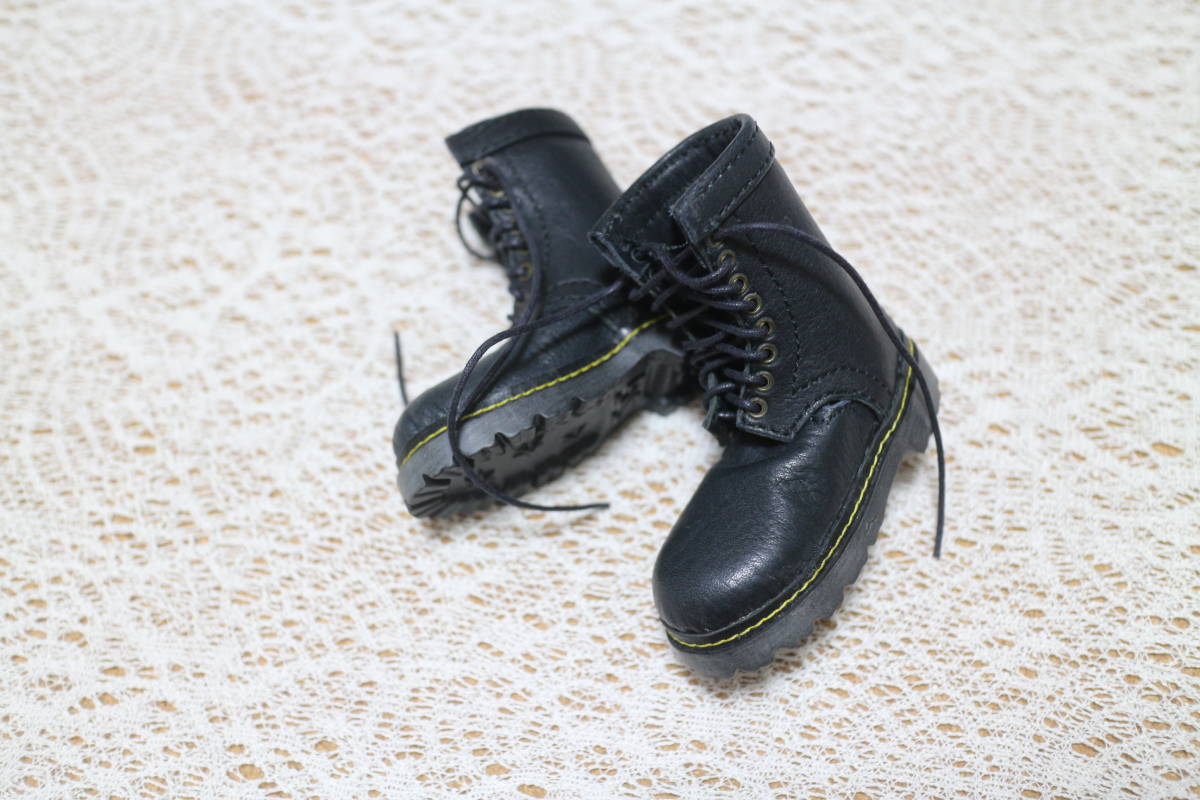 国内配送 ディーラー製 Sdサイズ マーチン風ブーツ 黒 服 靴