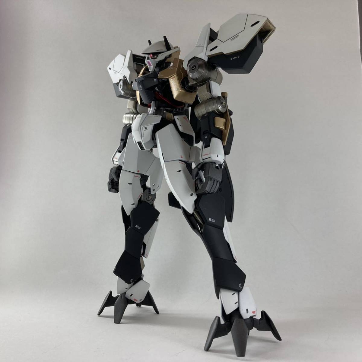 HG 1/144 グレイズアイン 塗装済 完成品 ガンダム ガンプラ 鉄血の