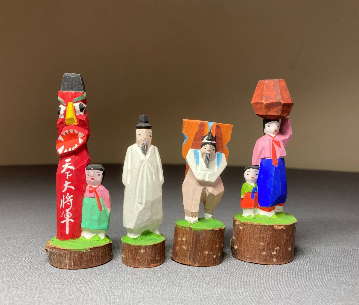 NEW限定品】 朝鮮 風俗 人形 木彫 天下大将軍 地下女将軍 オブジェ