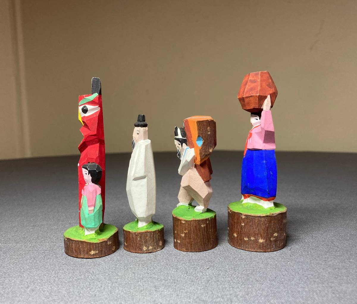 NEW限定品】 朝鮮 風俗 人形 木彫 天下大将軍 地下女将軍 オブジェ