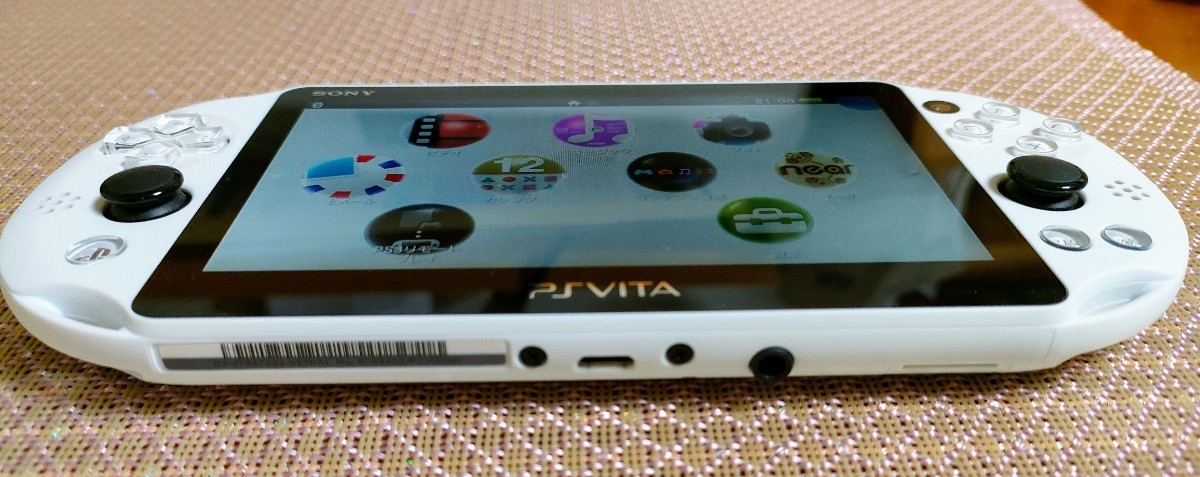 極美品！ PlayStationVita Wi-Fiモデル グレイシャー・ホワイト PCH-2000 ZA22