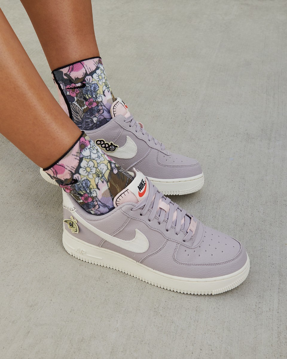 PayPayフリマ｜NIKE AIR FORCE 1 07 SE 新品 ナイキ エア フォース1 サイズ 25