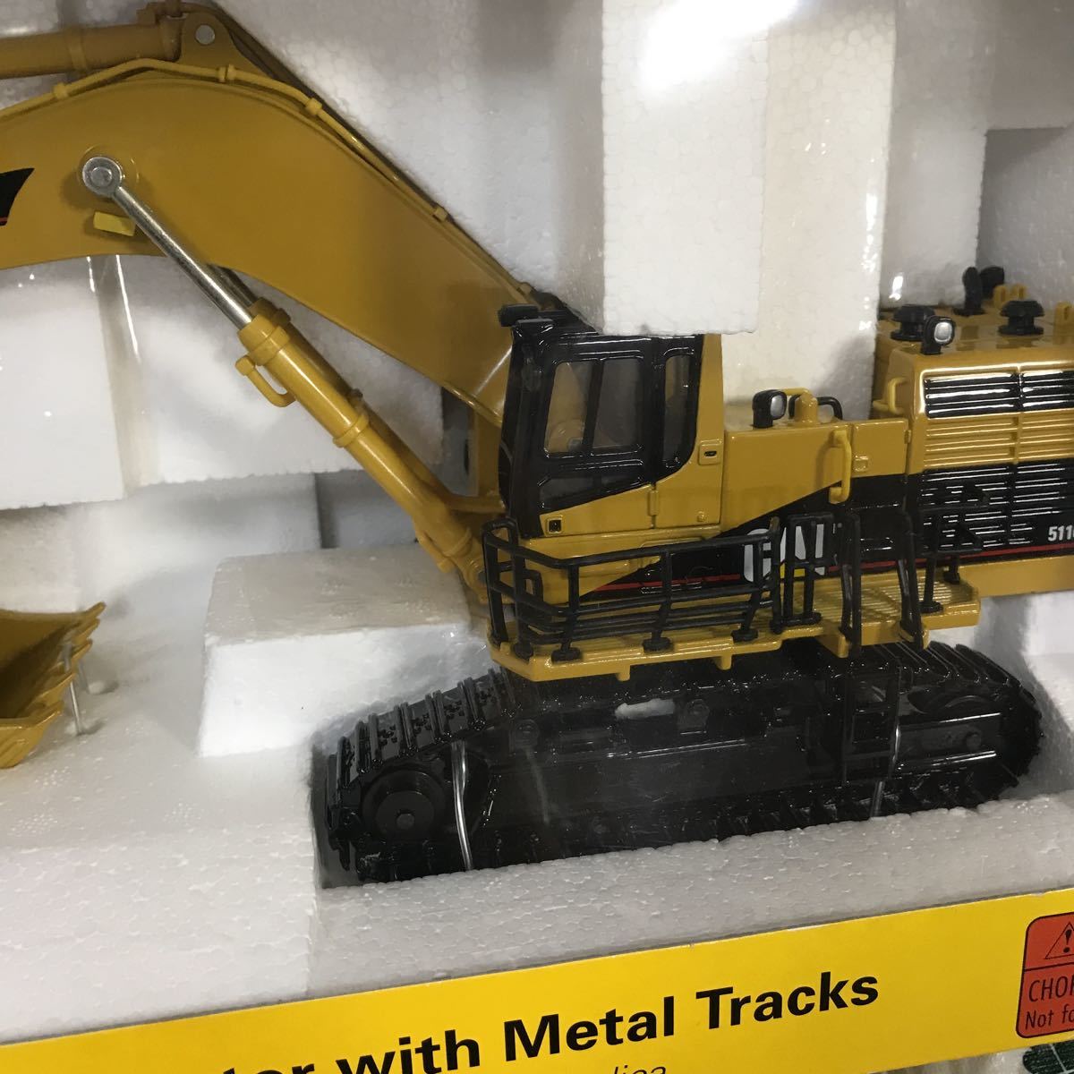 H032 ノースコット CAT 5110B Excavator with Metal Tracks 1:50