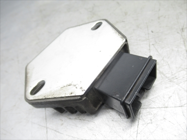 CB400SF NC39 1999年モデル レギュレター レギュレーター レギュレートレクチファイヤー 図中 10番 31600-MV4-010 31600-MV4-000より品番統一 新作ウエア CB400SF NC39 1999年モデル レギュレター レギュレーター レギュレートレクチファイヤー 図中 10番 31600-MV4-010 31600-MV4-000より品番統一 新作ウエア